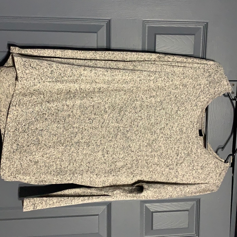 SALE: BUNDLE 2+ A&D Agnes and Dora. Heathered Long Sleeve. B4